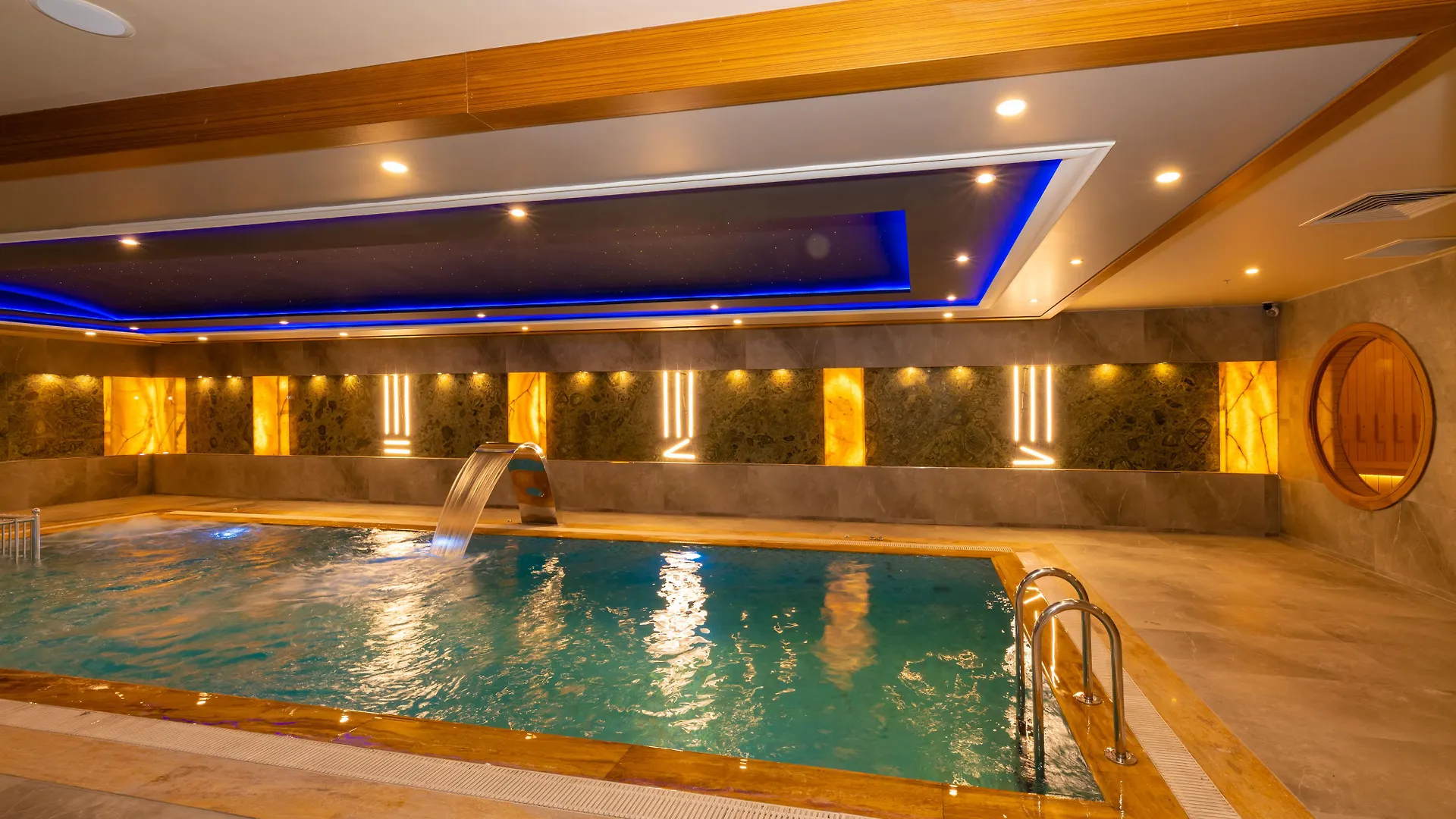 Hotel Ramada By Wyndham Istanbul Pera Taksim 5*,