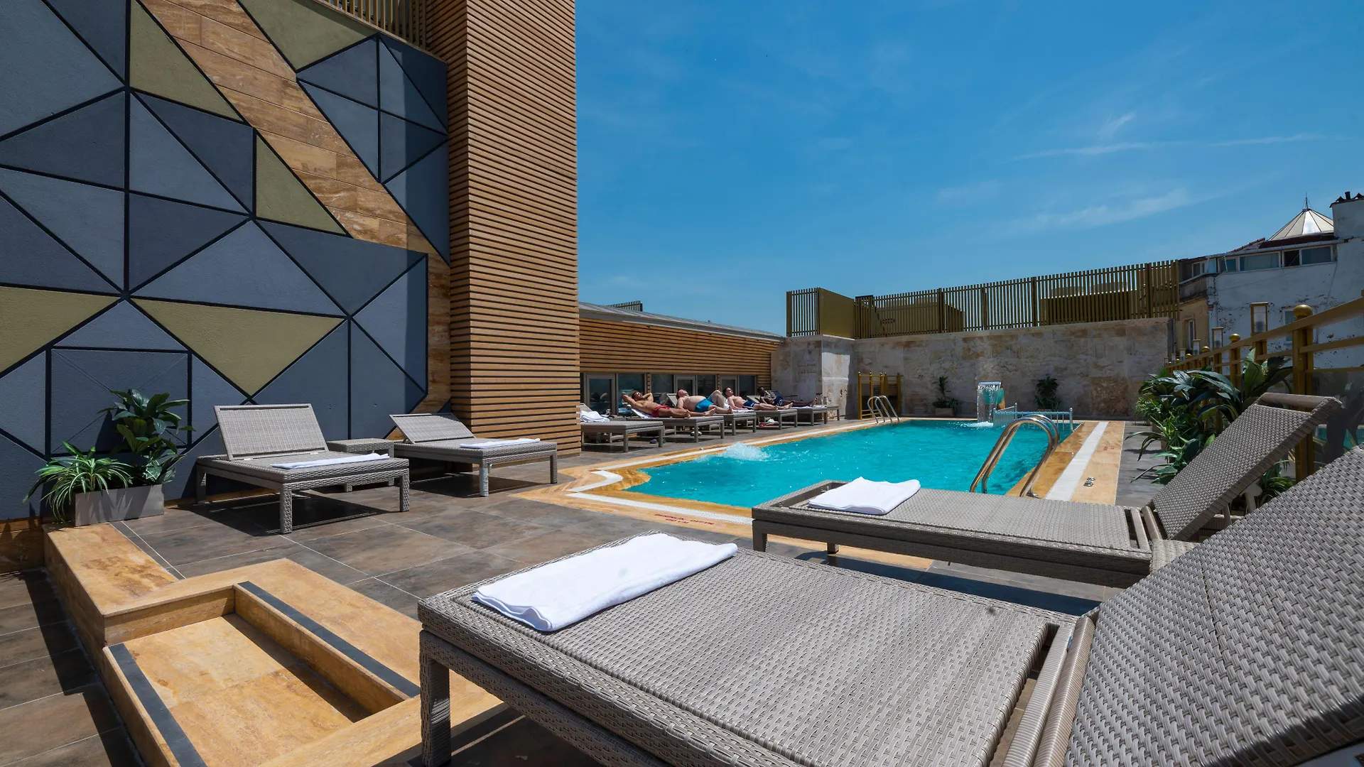 Hotel Ramada By Wyndham Istanbul Pera Taksim